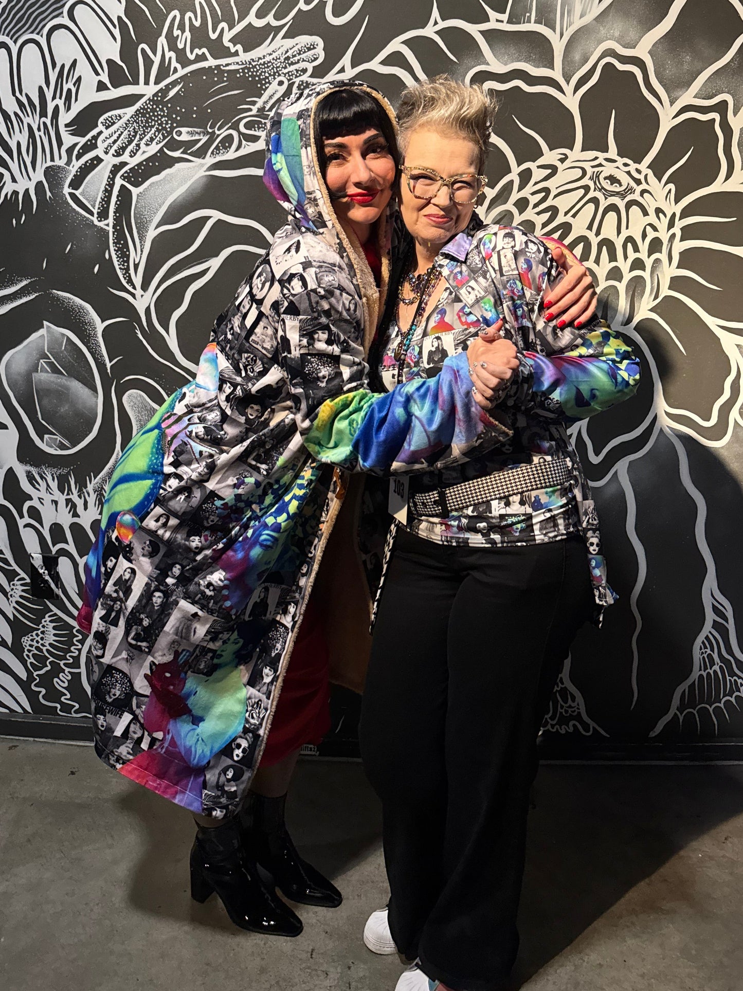 Qveen Herby Tour Cloak - Isle of Qveen